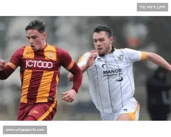 解析斯托克港高压逼抢战术:如何利用边路突破与定位球制胜 解析斯托克港高压逼抢战术:如何利用边路突破与定位球制胜